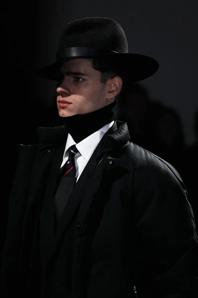 Look 3